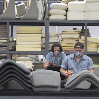 Dos hombres trabajando Dos hombres trabajando